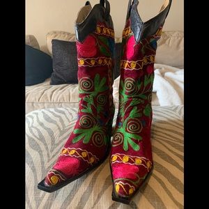 Hand embroidered gorgeous velvet boots